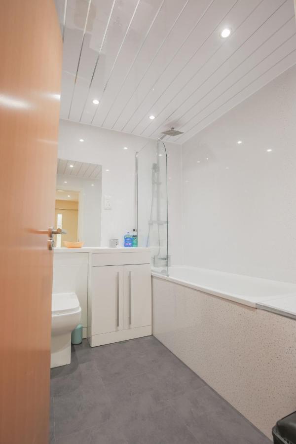 Stylish Modern Newly Built Apartment 15 Min From City Centre Edinburgh Exterior photo